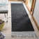 Tapis en cuir tissé à la main Stadler de couleur unie en gris clair / noir