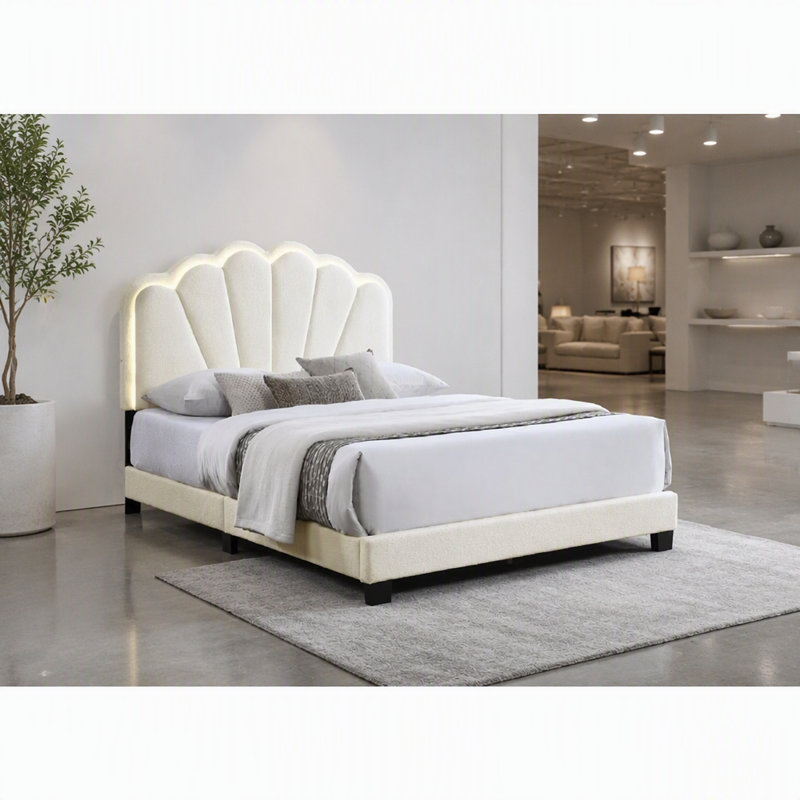 Grand lit plateforme moderne à DEL avec tête de lit à arche coquille Modern Glam, beige, Queen, Beige