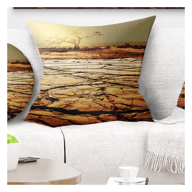 Coussin Lonely Tree in Drought Land, 16 po x 1 po, Coussin décoratif