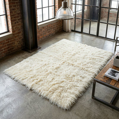 Tapis élégants de style populaire dans des tailles populaires. Poils doux et moelleux de 3 po. 100% laine. Tapis en laine naturelle