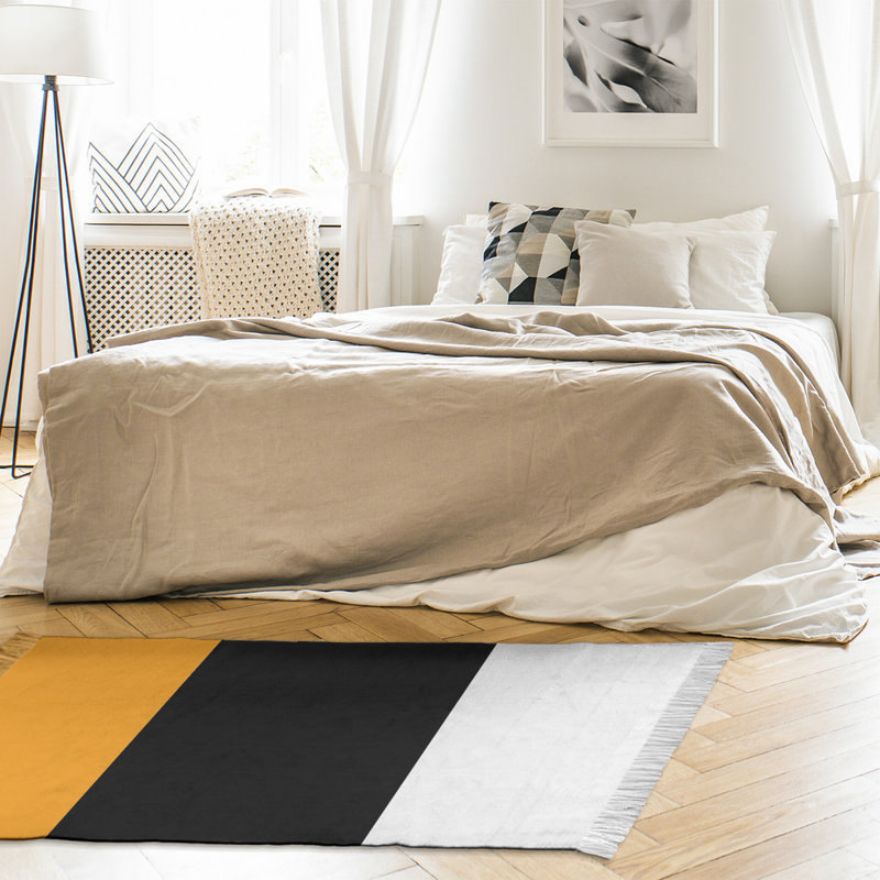 Tapis rayé 4,6 pi x 5,5 po zone jaune/noir