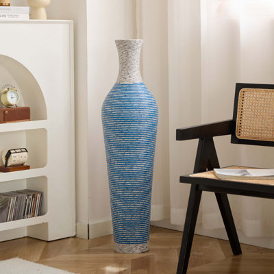 Vase décoratif tissé à la main pour une installation au sol avec un design polyvalent et une fabrication durable