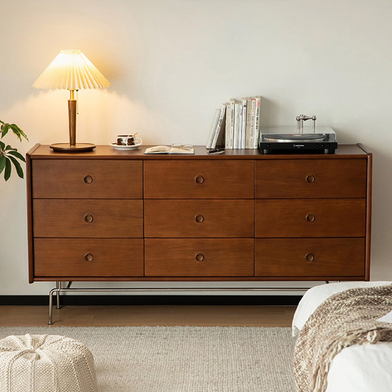 Armoire d'appoint en noyer massif