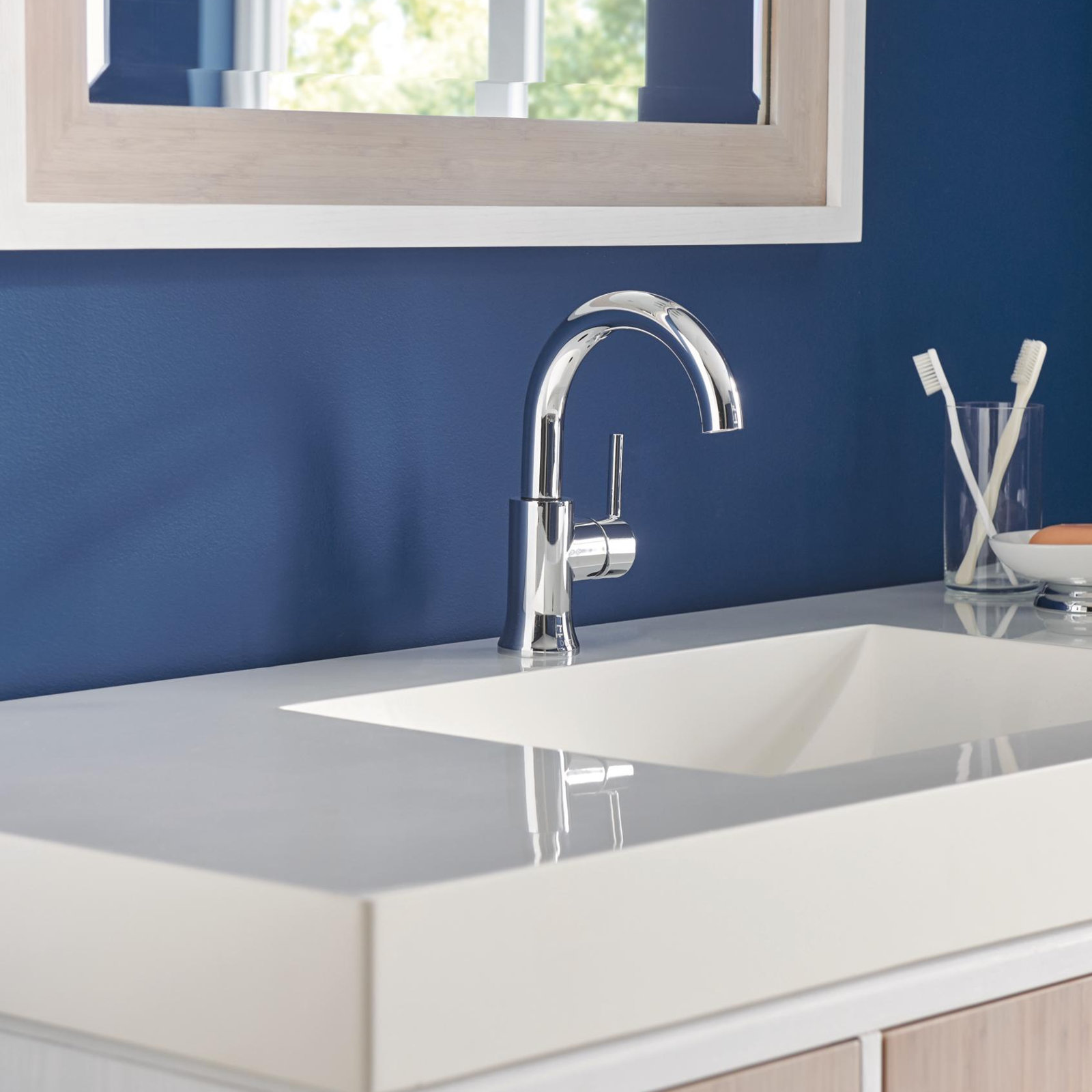 Trinsic Single-Hole Bathroom Faucet with Drain, Chrome