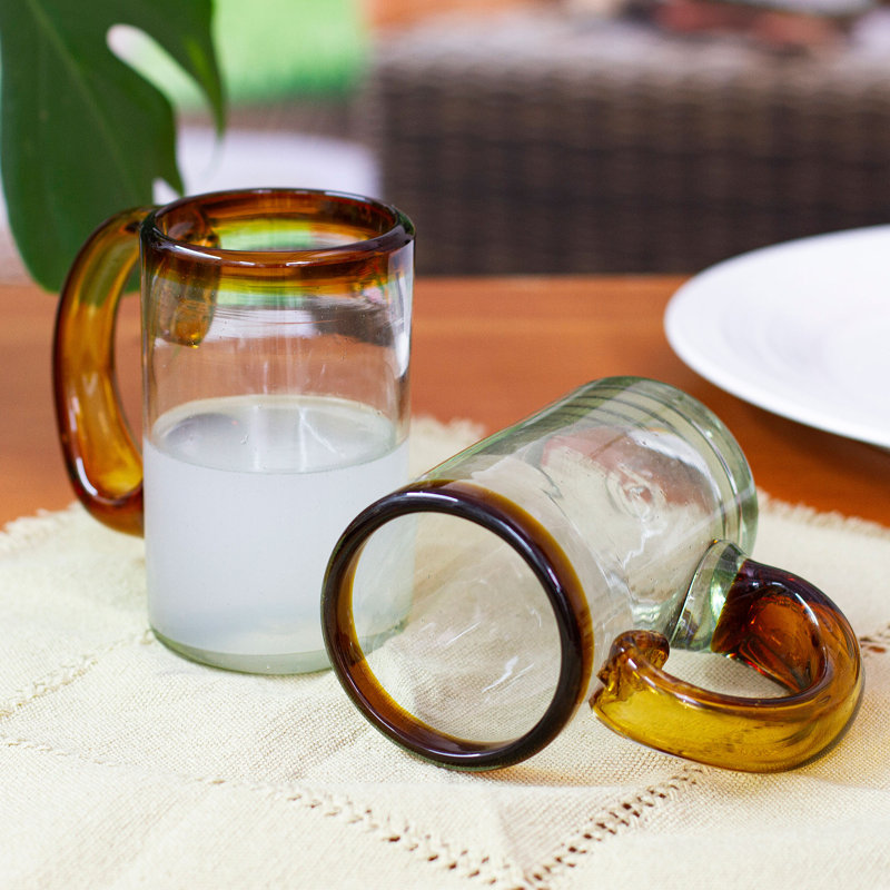 Verre à bière en verre recyclé soufflé à la main Ebern Designs (paire)