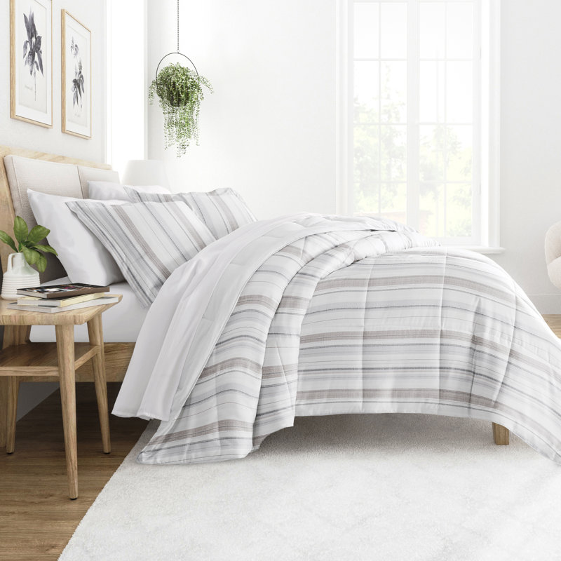 Twin White Down Alternative Reversible Microfiber Comforter Set