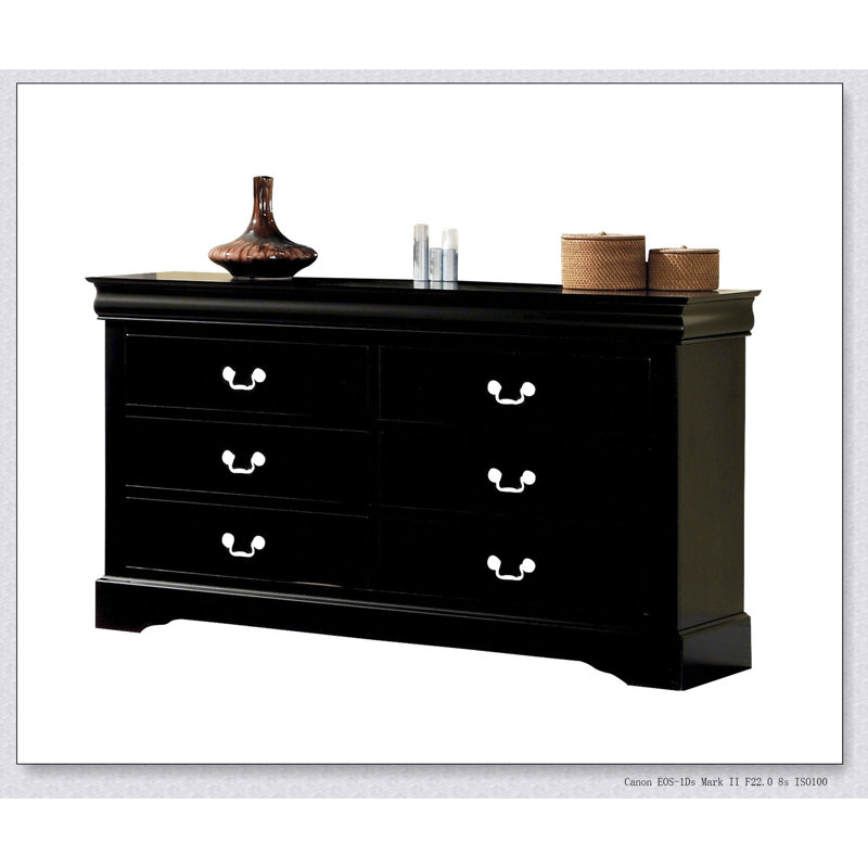 Élégante commode à finition noire Louis Philippe III avec six tiroirs spacieux, alliant élégance moderne et rangement pratique.
