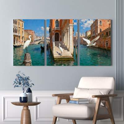 Ensemble de 3 tableaux sur toile représentant le canal de Venise et des hérons blancs
