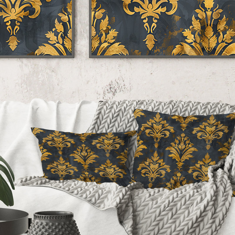 Coussin Royal, H 16 po x l 16 po