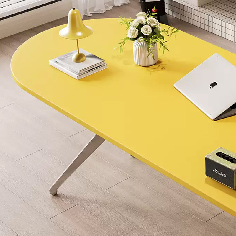 Bureau pratique moderne en forme ovale, H 29,52 po x l 70,86 po x P 31,49 po