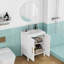 Meuble-lavabo de 61 cm avec lavabo intégré, porte à panneaux ondulés blanc brillant, poignées en métal doré, tablette réglable, meuble de rangement moderne autoportant pour salle de bain.