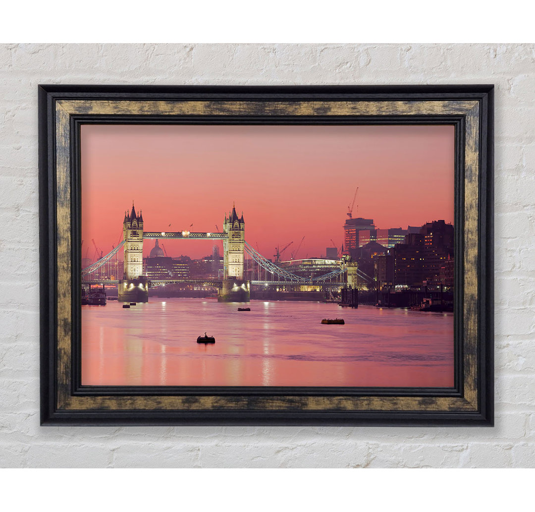 Pink Nights Through the Tower Bridge - Einzelne Bilderrahmen Kunstdrucke