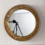 Miroir mural rond de 31,3 pouces texturé doré avec cadre en fer et dossier en panneau de fibres à densité moyenne, décor bohème parfait pour le salon ou la chambre à coucher