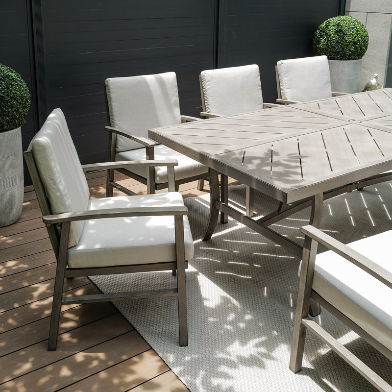 Ensemble repas en métal pour 8 personnes avec coussins Sunbrella® Amario