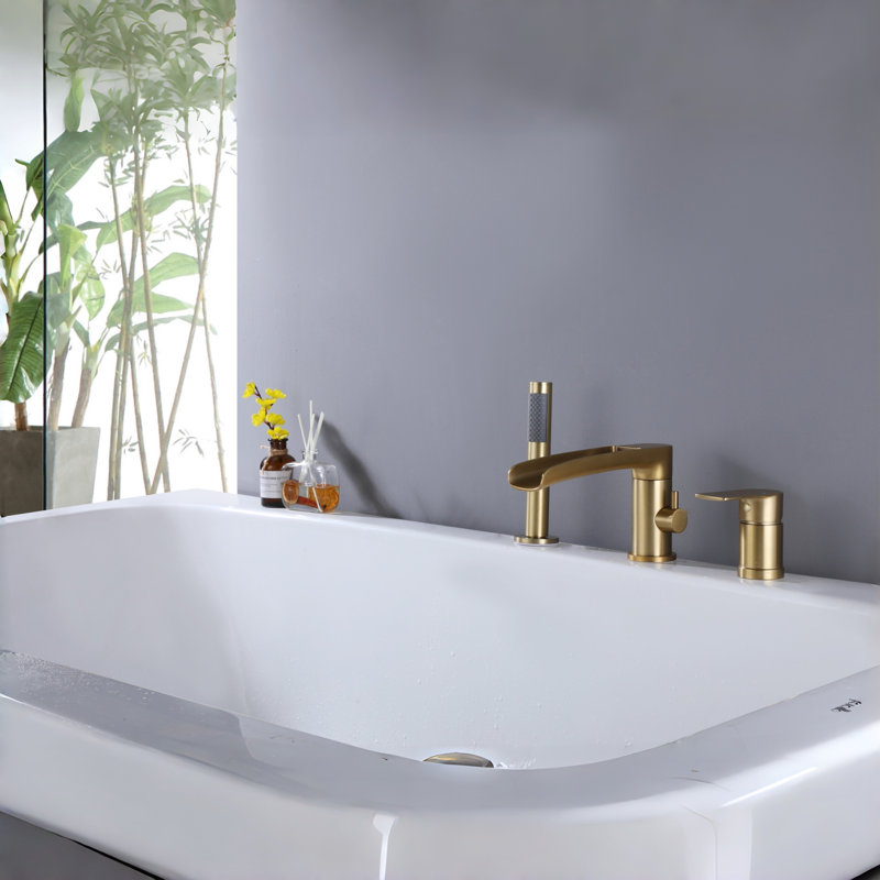Brass Bathtub Faucet with Modern Design