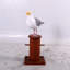 Statue de mouette sur un poteau