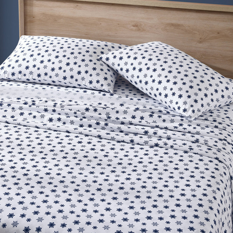 Nautica Cozy Brushed Flannel Printed Sheet Sets, King Sheet Set with 2 Pillowcases, Snowflake Toss