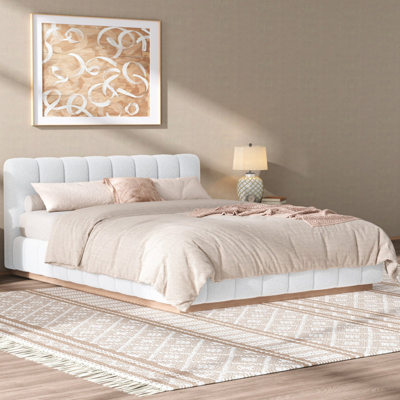 Grand lit plateforme tapissier blanc capitonné, conception à profil bas, base en bois, aucun sommier tapissier requis