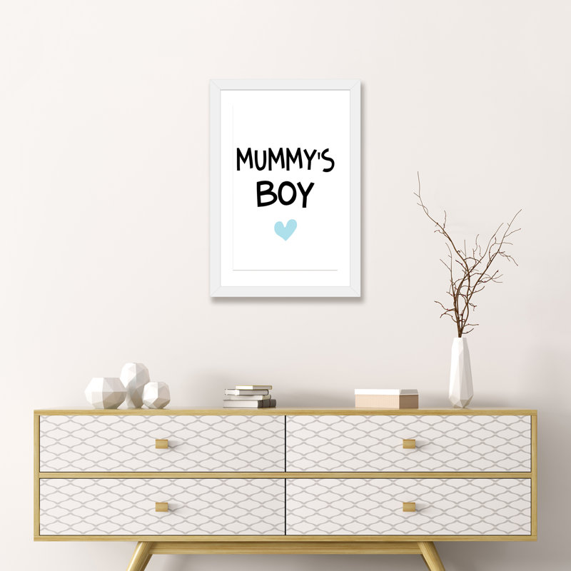 «Mummys Boy», reproduction d'art textuel, H 24 po x l 16 po x P 1 po, Papier encadré blanc, Blanc