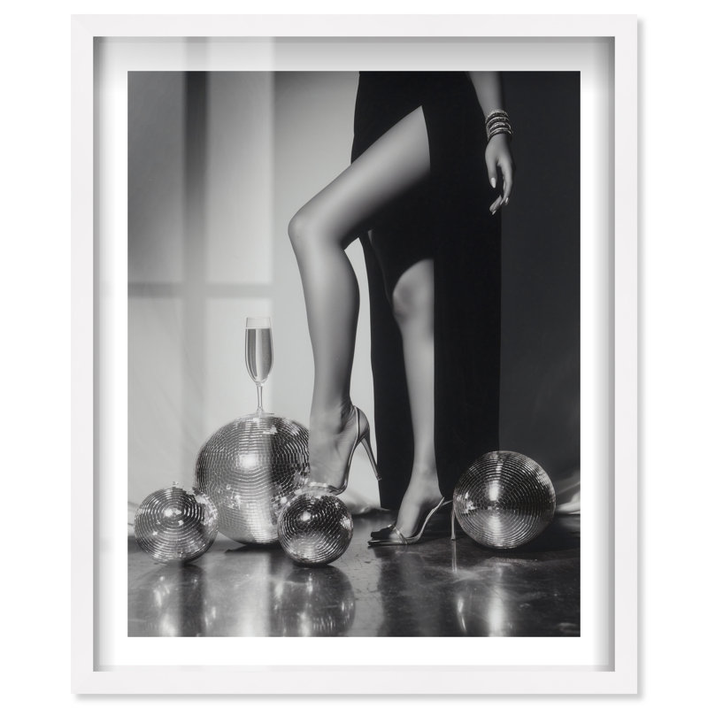 «Disco Diva I Shadowbox Print», art mural par Notoriart, cadre en chêne naturel, 36 x 45, H 46 po x l 37 po
