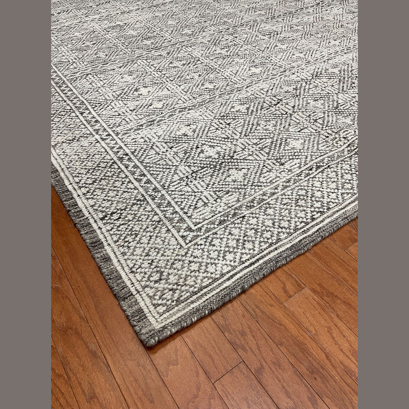 Tapis géométrique gris / blanc en laine noué à la main 8 pi x 10 pi