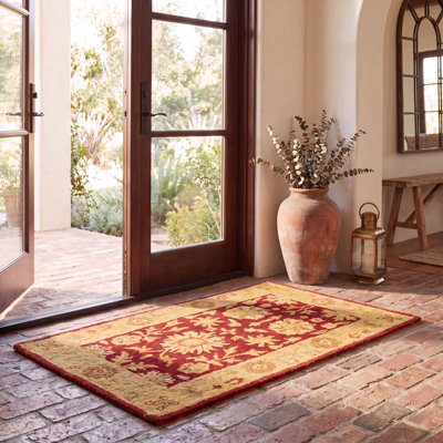 Tapis rouge / doré en laine touffeté à la main Balthrop