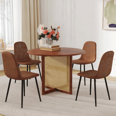 Ensemble de table et de chaises. Table de salle à manger de style antique, pieds en imitation rotin. 4 chaises confortables en tissu avec pieds en métal noir. Pour le souper, les réunions, la maison et le bureau.