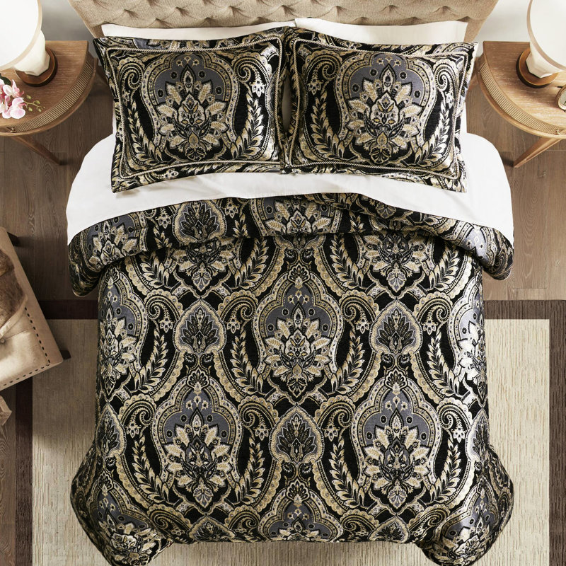 792922387-E60E Comforter