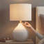 Lampe de table blanche 17,5 po Alleman