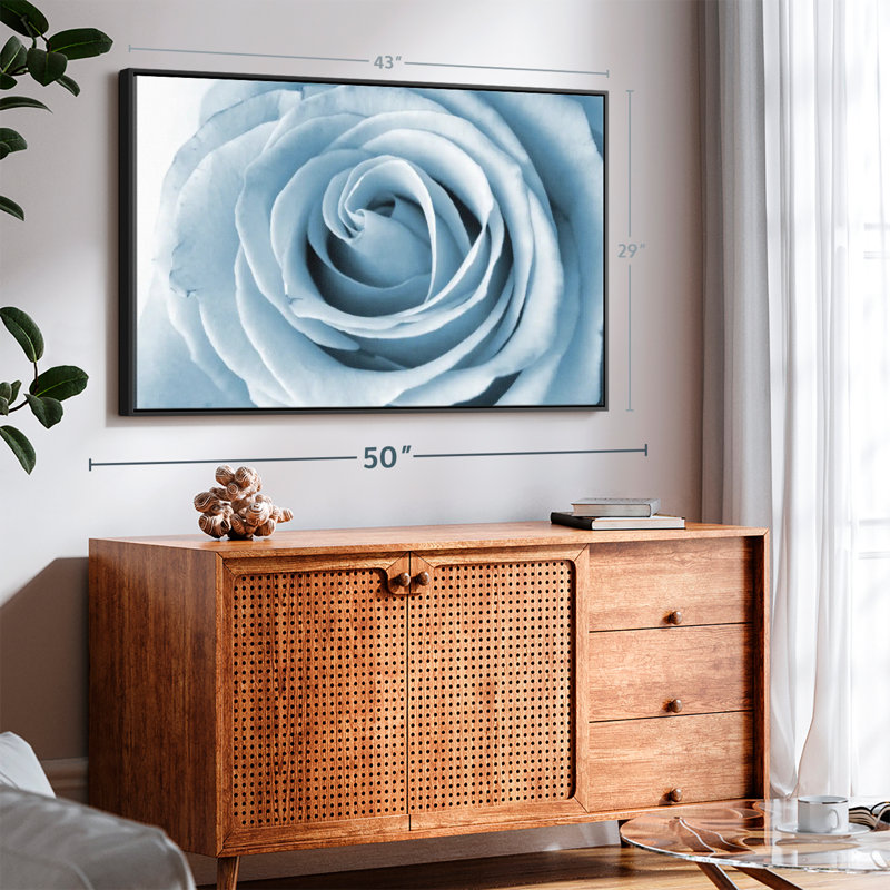 «Pearly White Rose», reproduction sur toile, H 29 po x l 43 po
