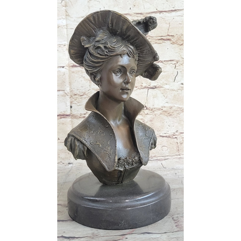 Sculpture fille élégante avec chapeau