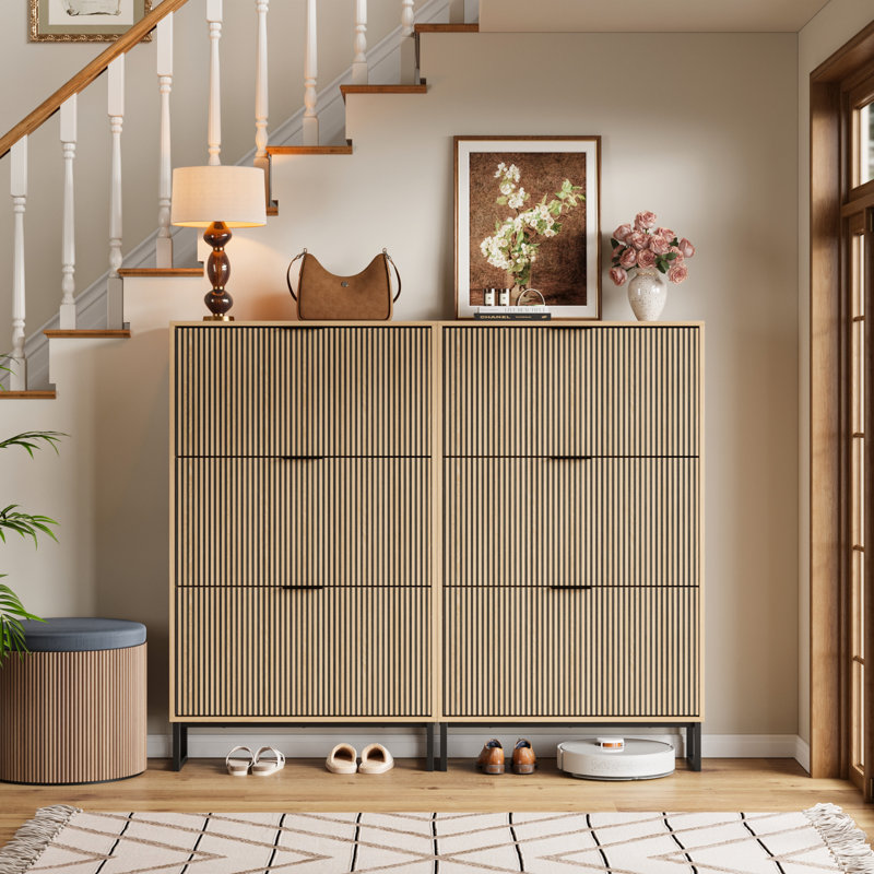 Armoire à chaussures 3 tiroirs Mid-Century moderne à 3 niveaux avec finition cannelée et porte-chaussures, Blanc