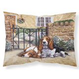 Taie d'oreiller Basset Hound at the Gate