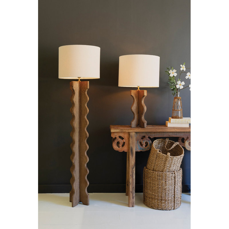 Lampe de table en bois de manguier ondulé Kalalou avec abat-jour en tissu - H 31 po