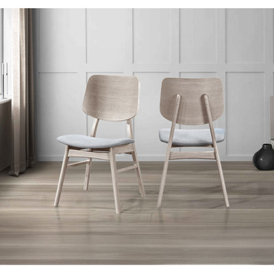 Chaise en bois massif Lyan