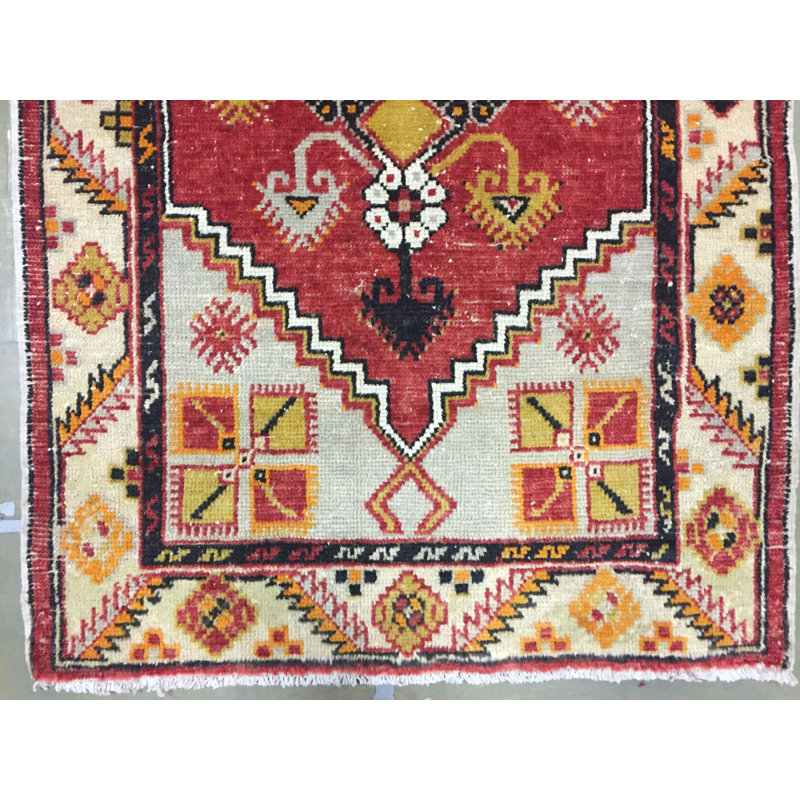 Vintage One-of-a-Kind 2'8" X 4'8" Area Rug