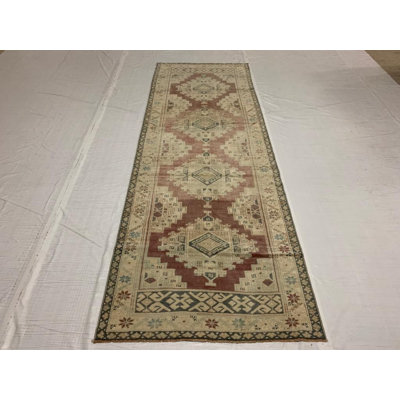 Tapis de couloir tribal rouge / beige / gris One-of-a-Kind 3 pi 2 po x 9 pi 1 po Anatolian
