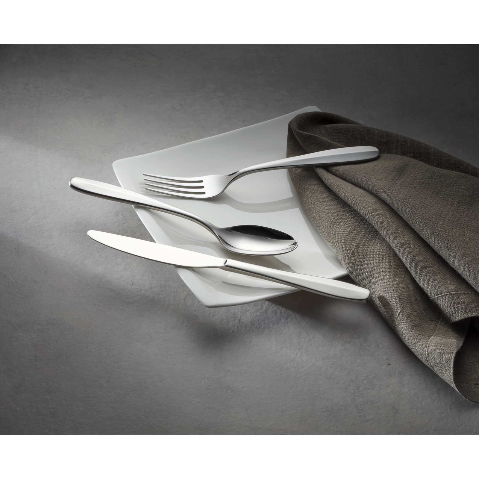 Oakwood Flatware Set - Service for 4