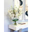 Arrangement delphinium et papillon magnolia