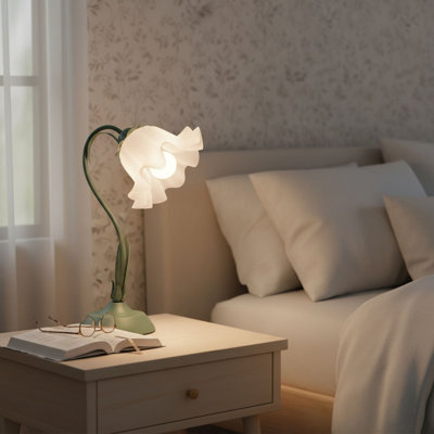 Artistic Flower Table Lamp in Green