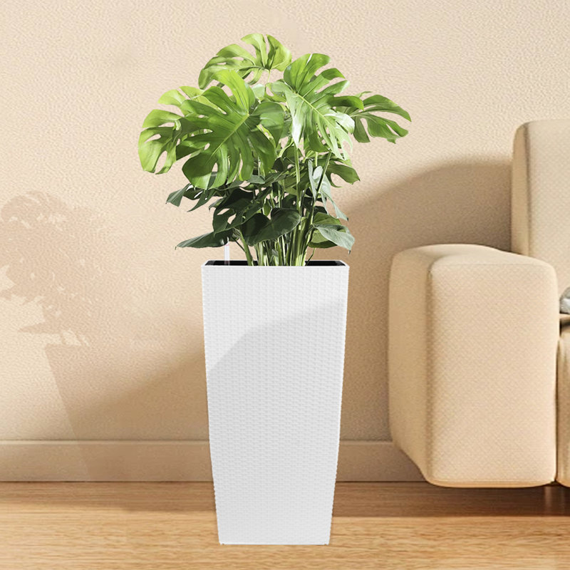 Boîte à fleurs blanche carrée avec arrosage automatique pour les espaces extérieurs