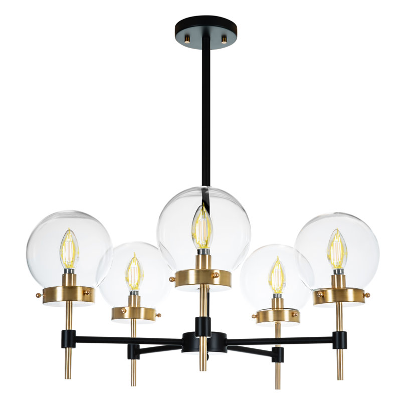 Le lustre à 5 lumières Ameriga: une pièce unique et remarquable au design traditionnel classique