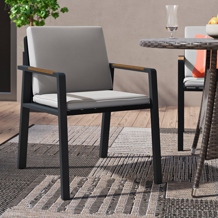 Chaise de patio avec coussin Ajai