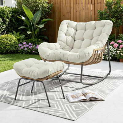Chaise berçante d'extérieur en osier avec repose-pieds et coussins Charlcy