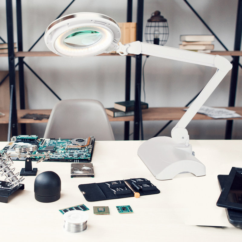 Lampe de table à lumière grossissante mains libres 2 en 1 avec lumière DEL lumineuse Lightview Pro pour la lecture, l'artisanat et la mise au point