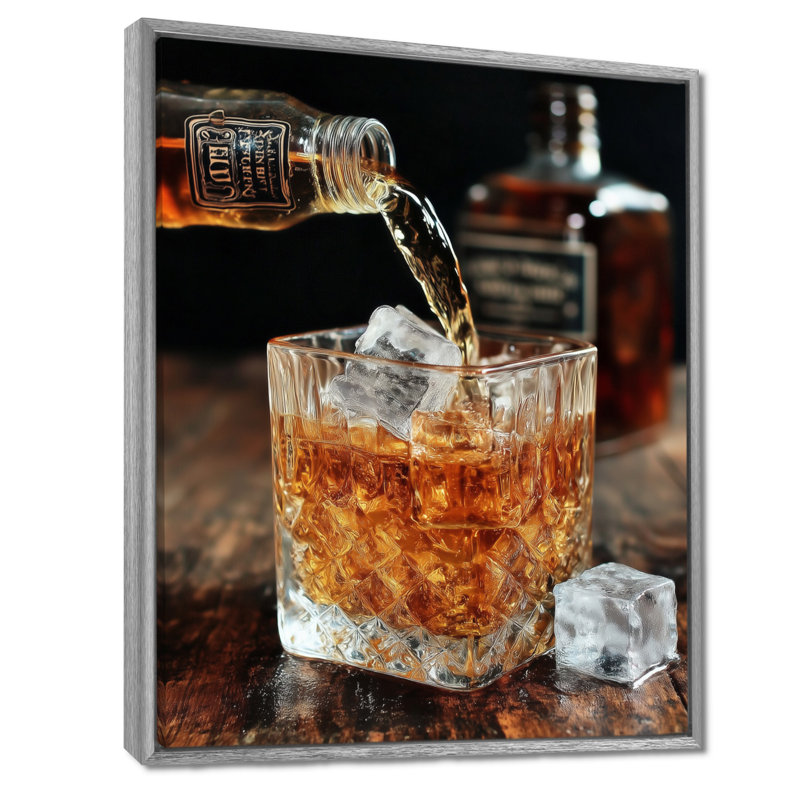 «Glass Of Whiskey», impression sur toile jaune, H 44 po x l 34 po, Cadre flottant, Argent argent