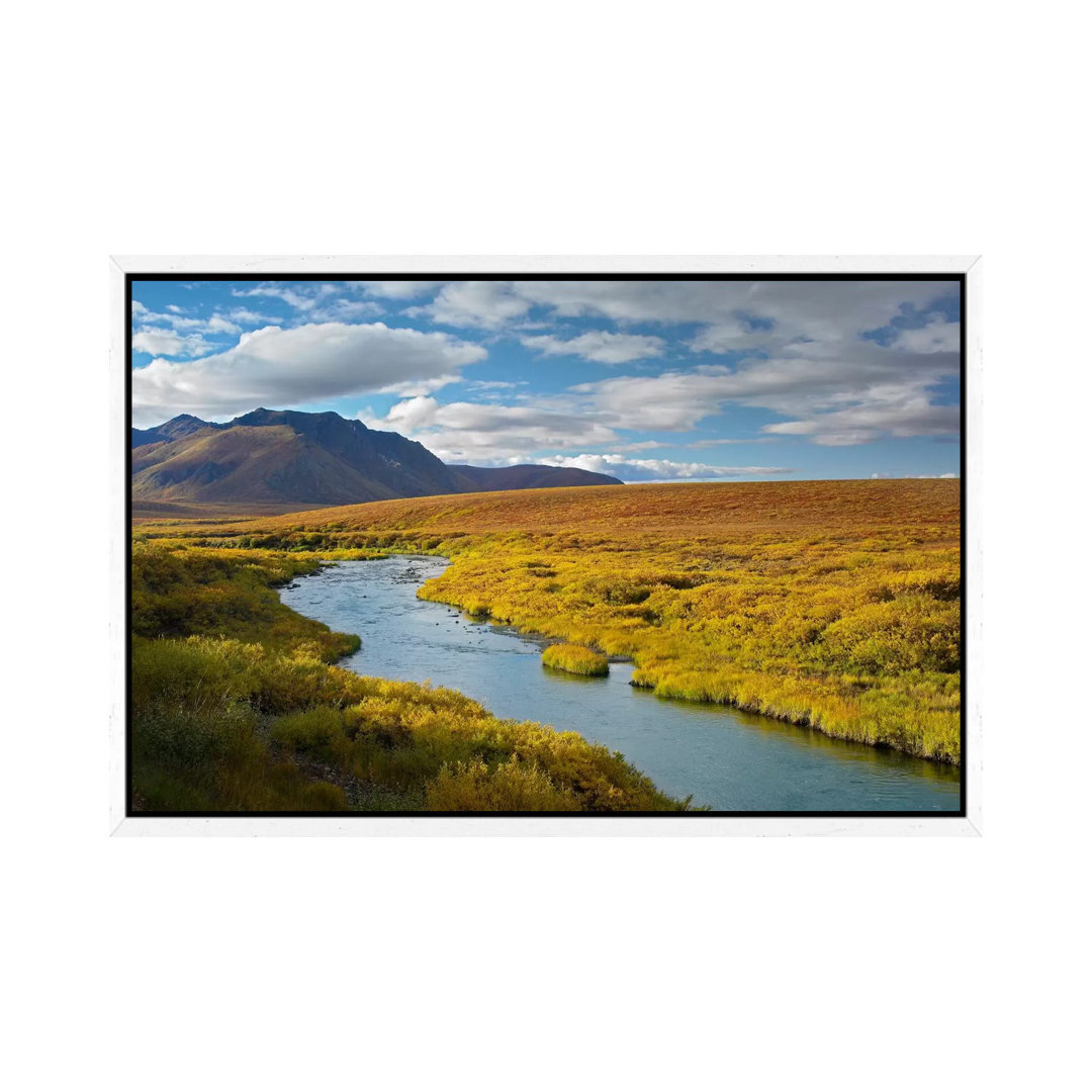 North Klondike River Flowing Through Tundra Beneath The Ogilvie Mountains, Yukon Territory, Canada von Tim Fitzharris - ...