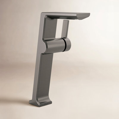 Pivotal® Single-Hole Faucet with Diamond™ Seal