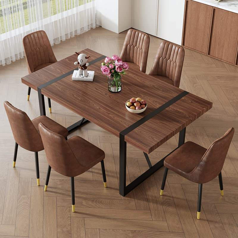 Ensemble de table et de chaises. Table de salle à manger rectangulaire de couleur industrielle de couleur noyer - 71 po x 39,3 po. Grande paire de chaises en suède. Chaise sans accoudoirs, convient à la cuisine, à la salle à manger, etc.