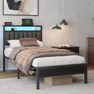 Tête de lit tapissier avec lumières DEL, station de charge, support de lattes en métal robuste, aucun sommier nécessaire